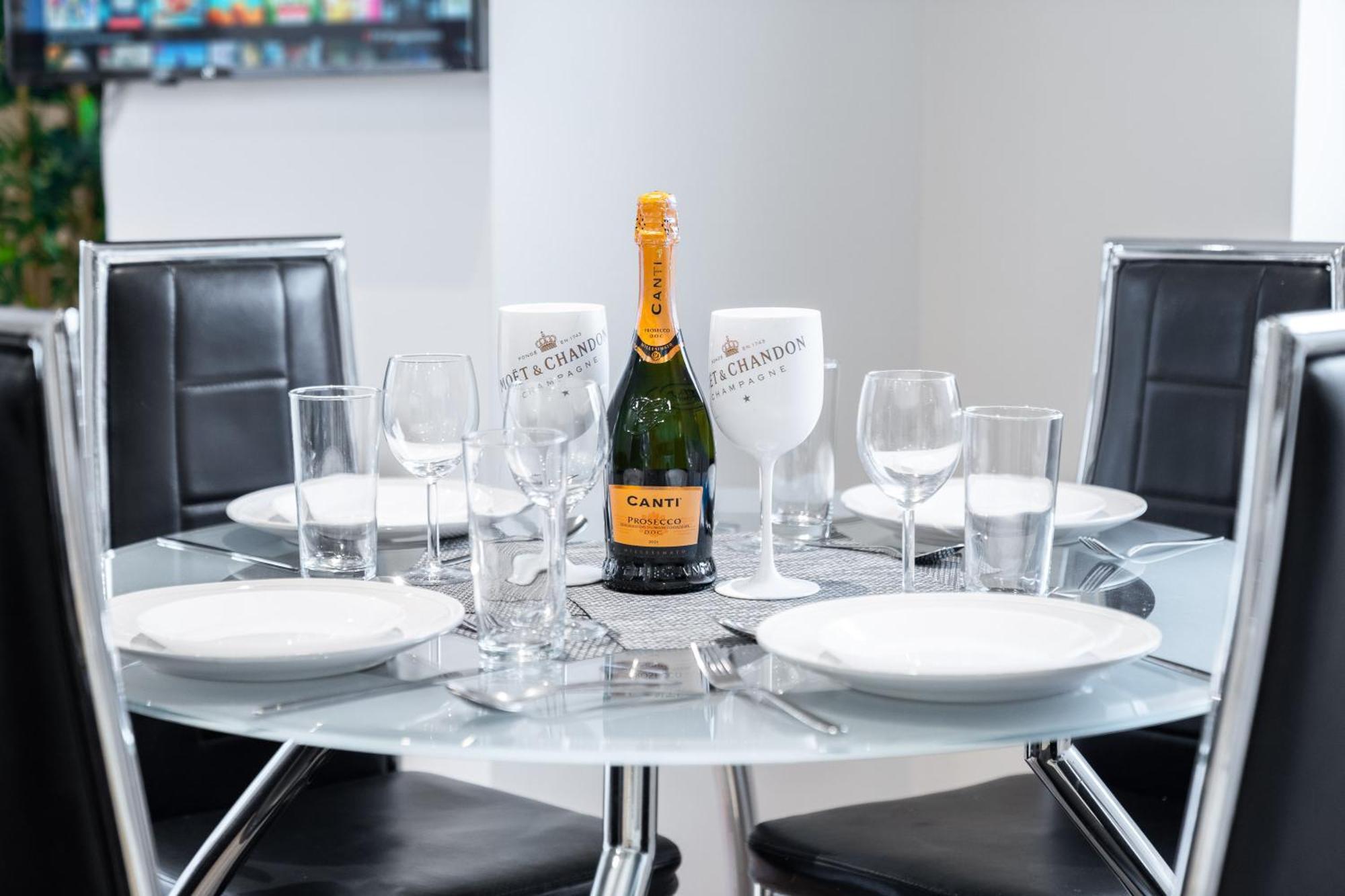 City Centre Apartment - 2 Bedroom - Secure Parking - Top Rated - 201M Birmingham Buitenkant foto